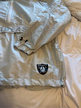 Oakland Raiders Under Armour Women’s Hooded Windbreaker Jacket - Silver Grey